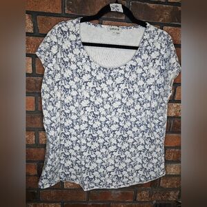 Orvis blue white floral Top